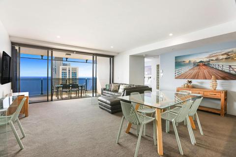 SkyHome Luxury: 3-Bedroom Apartment on Level 56 Circle on Cavill Surfers Paradise