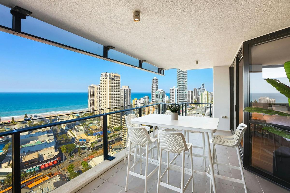 Level 24 Comfort - Three-Bedroom Apartment - Circle on Cavill Surfers Paradise