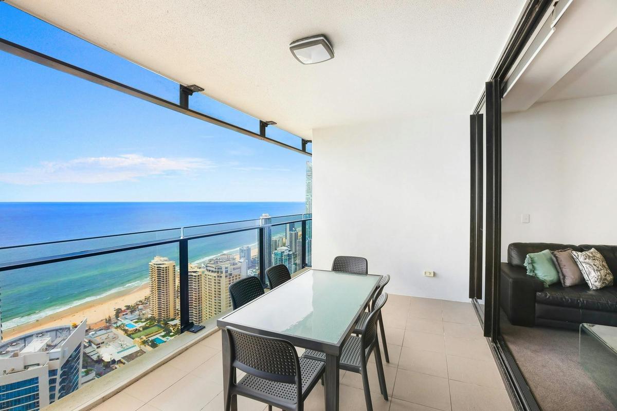 SkyHome Luxury: 3-Bedroom Apartment on Level 56 Circle on Cavill Surfers Paradise