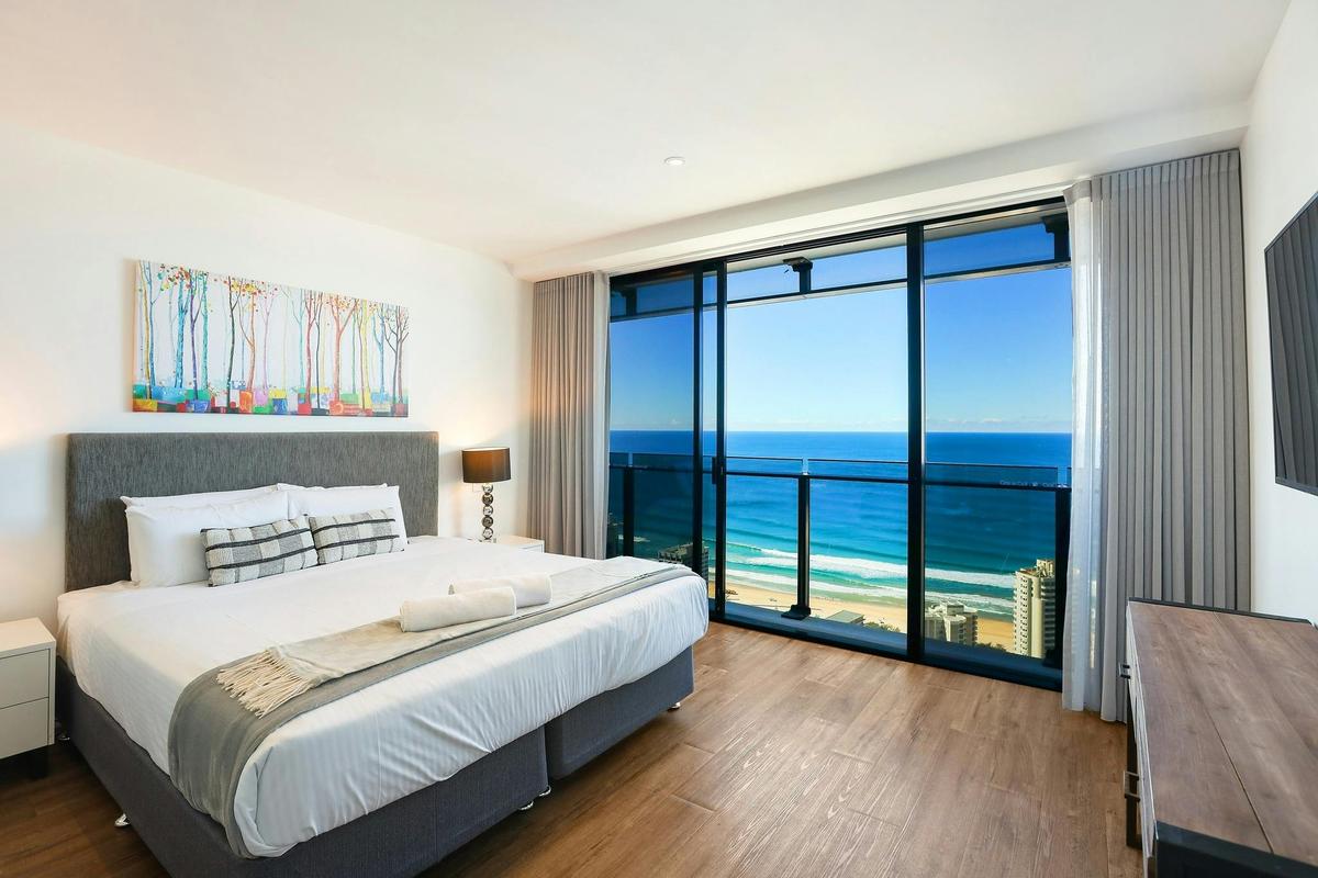 Level 44 - Three Bedroom Apartment – Circle on Cavill Surfers Paradise