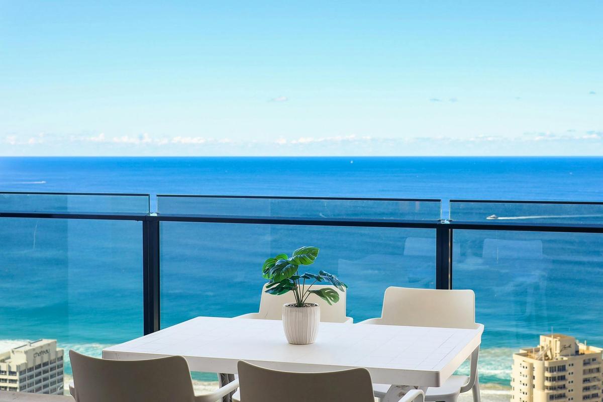 Level 44 - Three Bedroom Apartment – Circle on Cavill Surfers Paradise