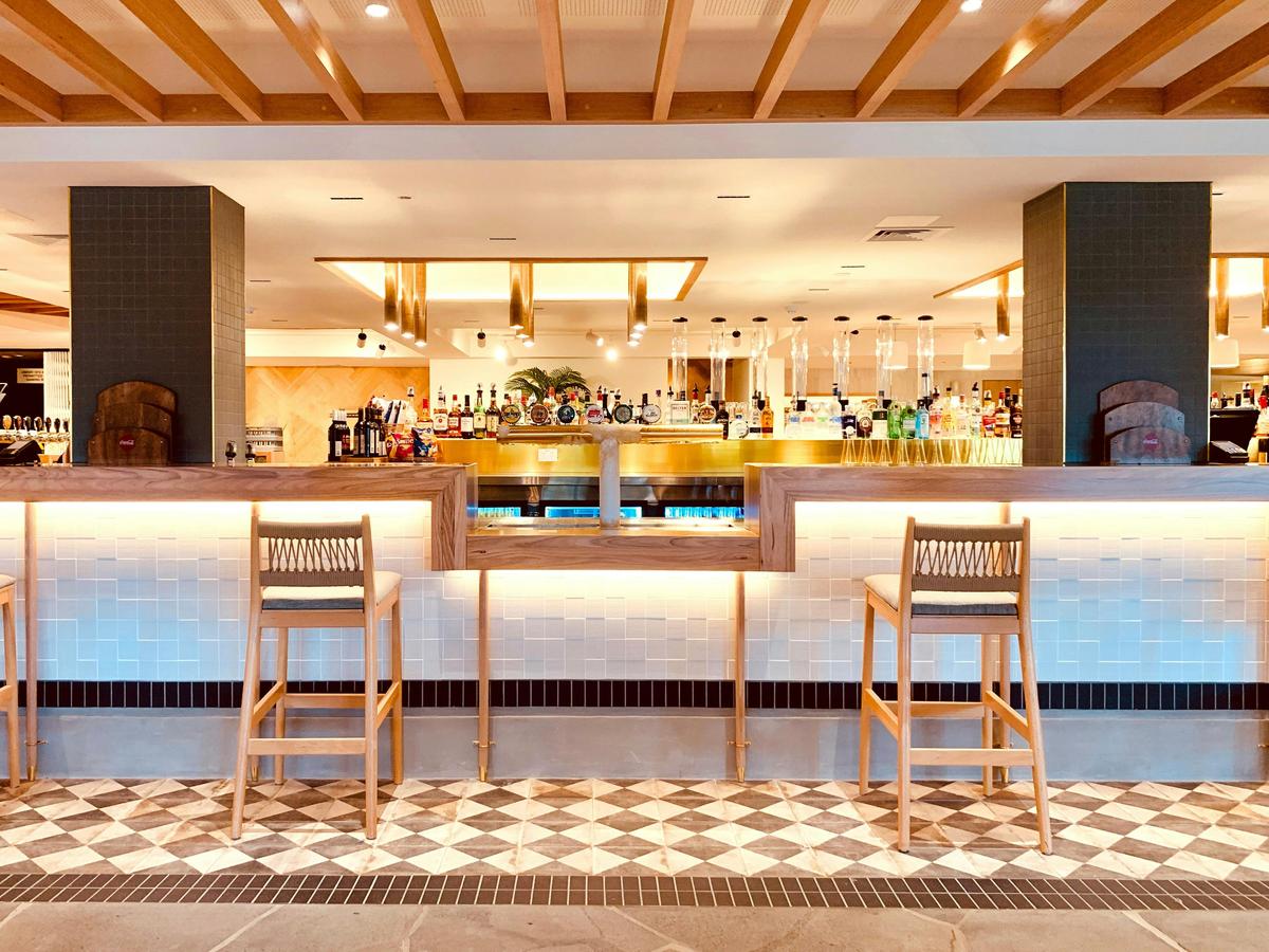 Lounge Bar