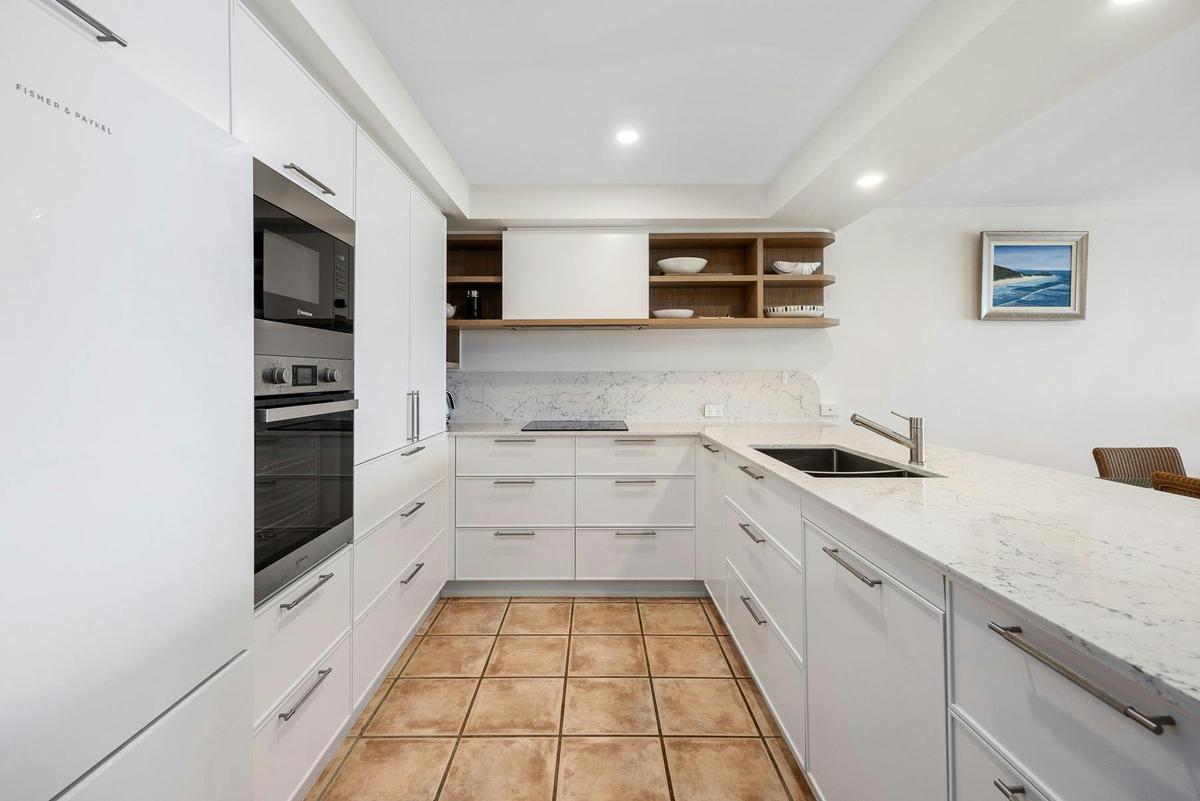 Self-contained kitchens