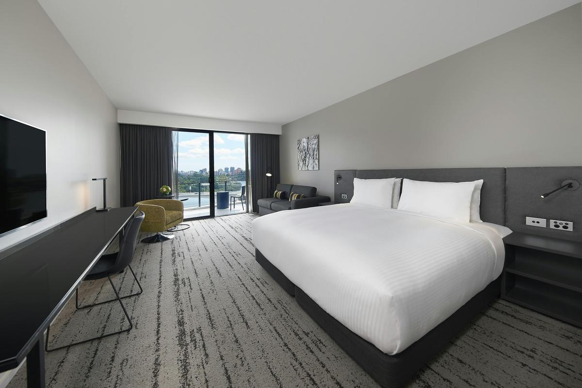 Courtyard River Suite - Bedroom with Balcony