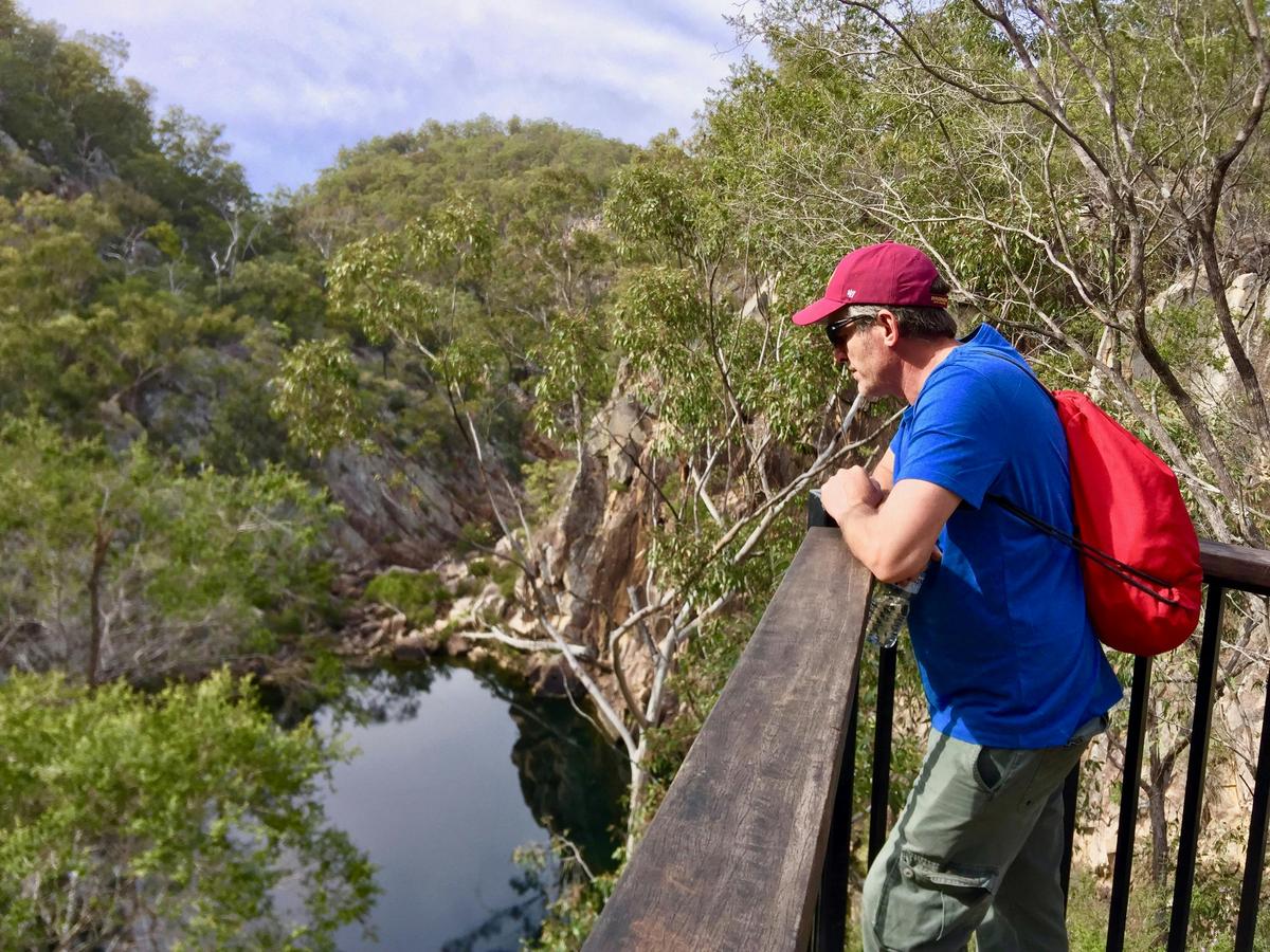 Walk to Crows Nest Falls