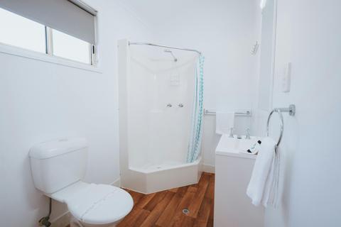 Two-Bedroom Cabin - Sleeps 6