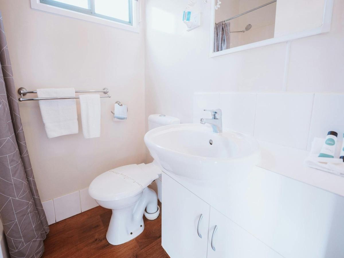 Two-Bedroom Cabin - Sleeps 7