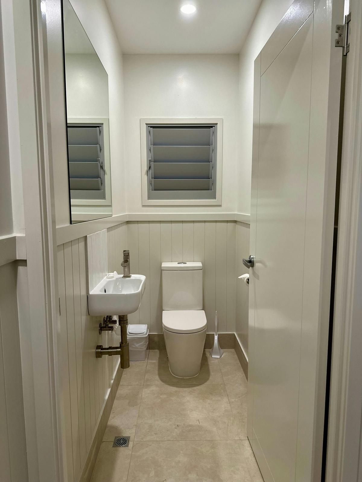 Deluxe 2 Bedroom Poolside Cabin - Sleeps 6