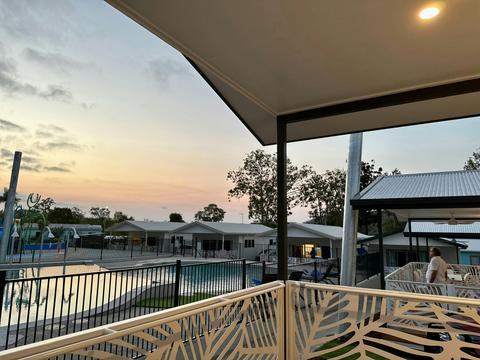 Deluxe 2 Bedroom Poolside Cabin - Sleeps 6