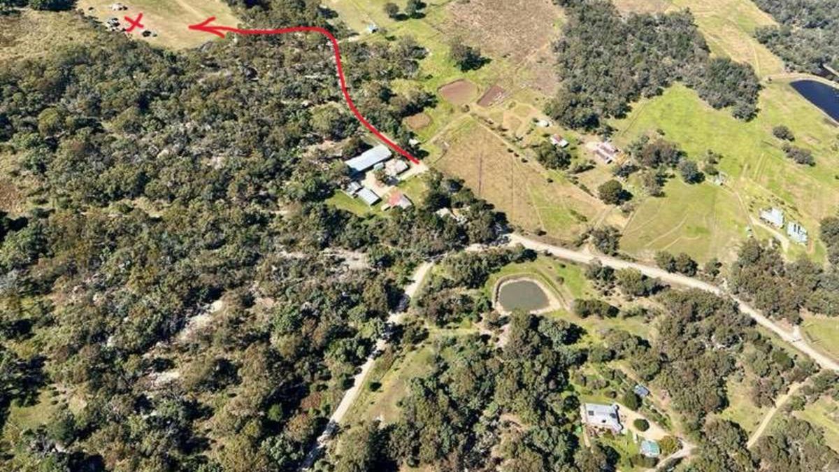 Access to paddocks is via a well-maintained gravel road with only minor correlations. Directional access is best via Amiens Rd/Pozieres Rd /Donnellys Castle Rd Intersection (direction of the arrow)