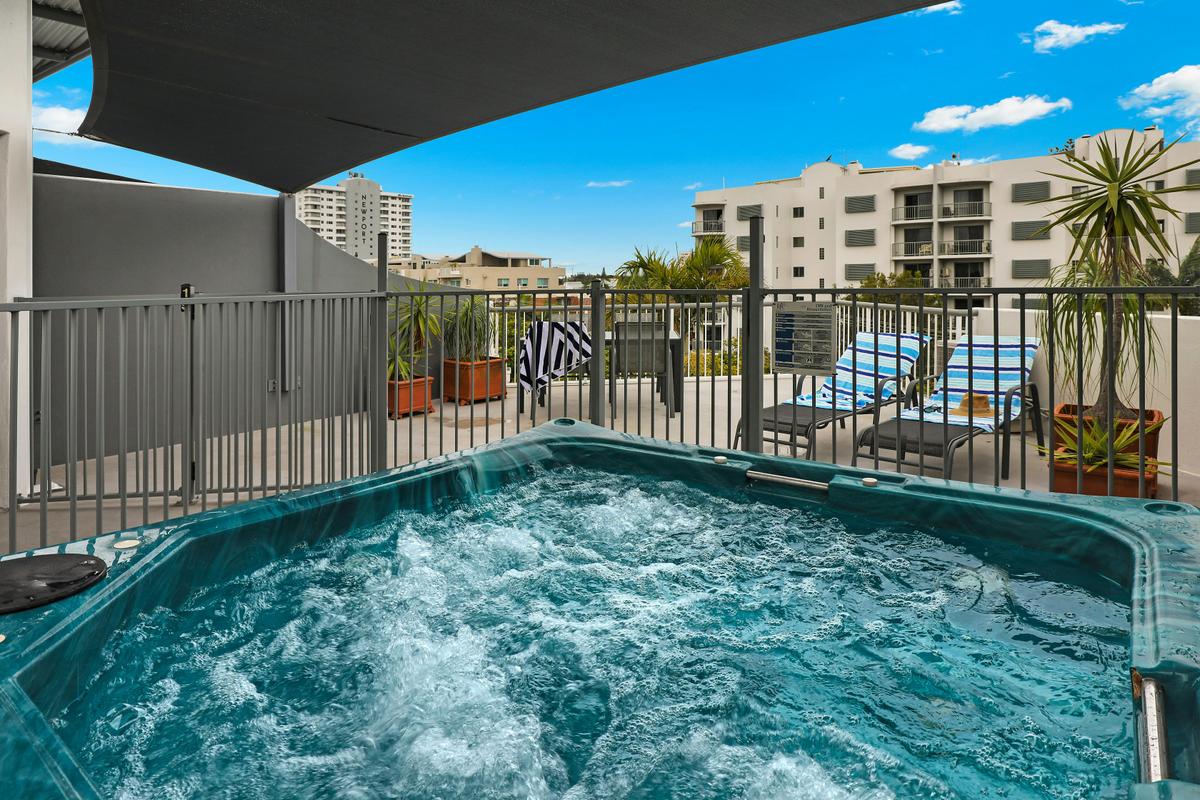 2 Bedroom Apartment with Spa
