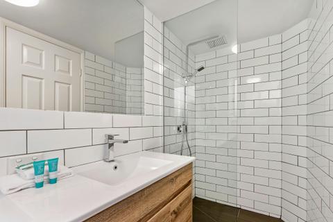 3 Bedroom Apartment with Spa