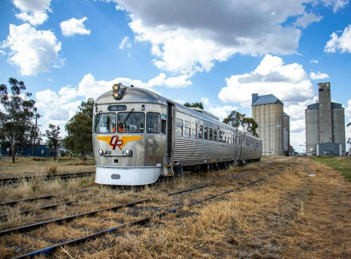 DownsSteamToowoomba - The Commissioner Railmotor