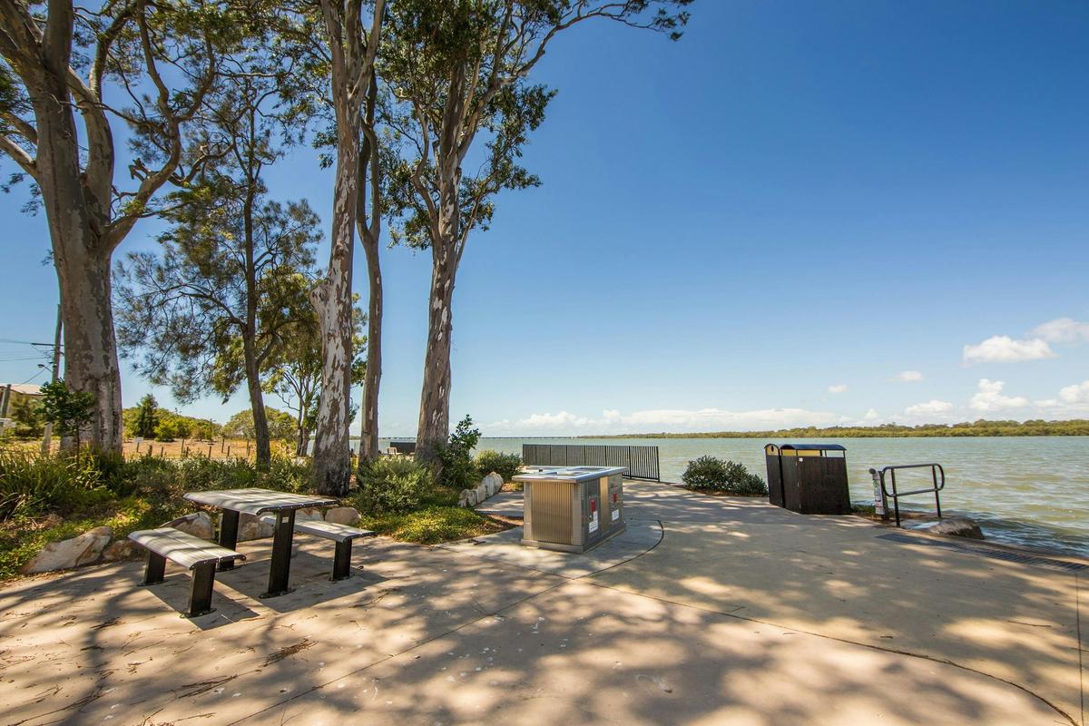 Lunch by the water at Dohles Rocks