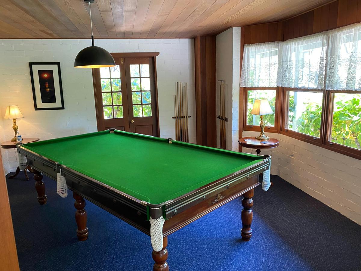 Country View King Room