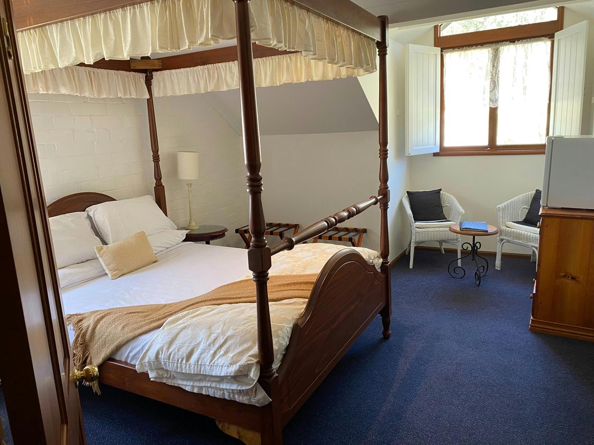 Queen Four Poster Bed