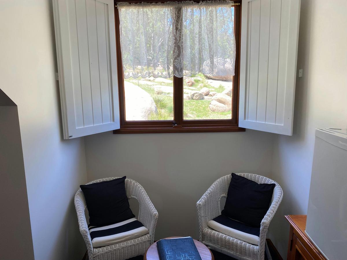 Country View Four Poster Room