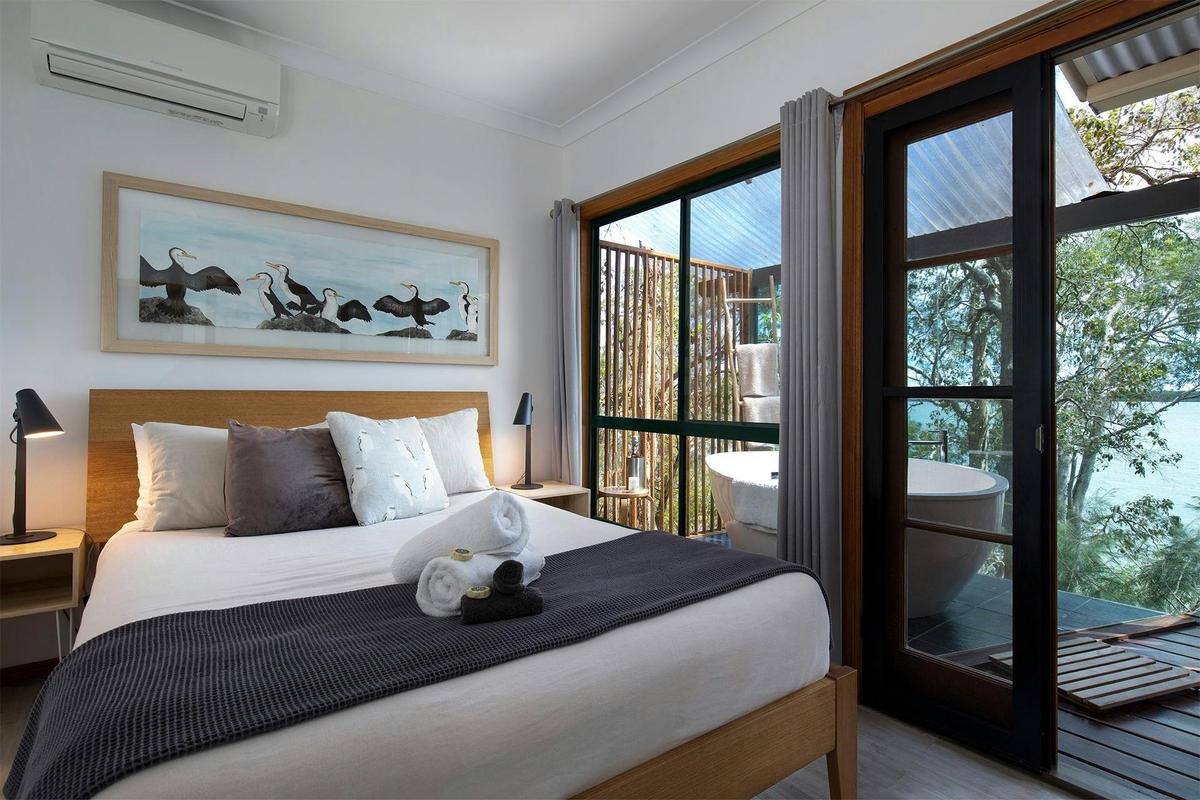 Cormorant Cottage Bedroom and spa
