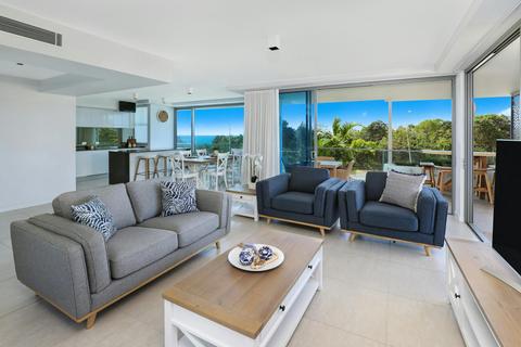 Elysee Beachside 2 Bedroom Apartment 15