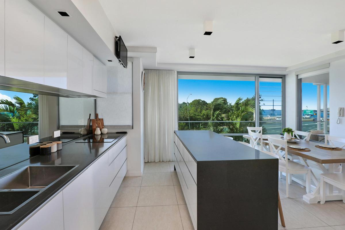 Elysee Beachside 2 Bedroom Apartment 15