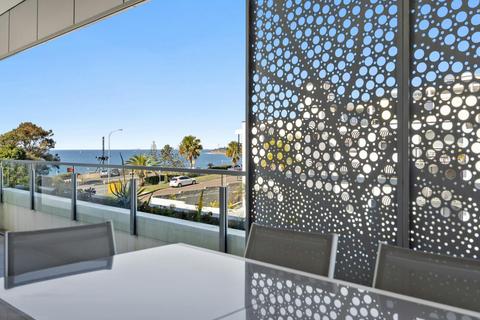 Elysee Beachside 3 Bedroom Ultimate Apartment