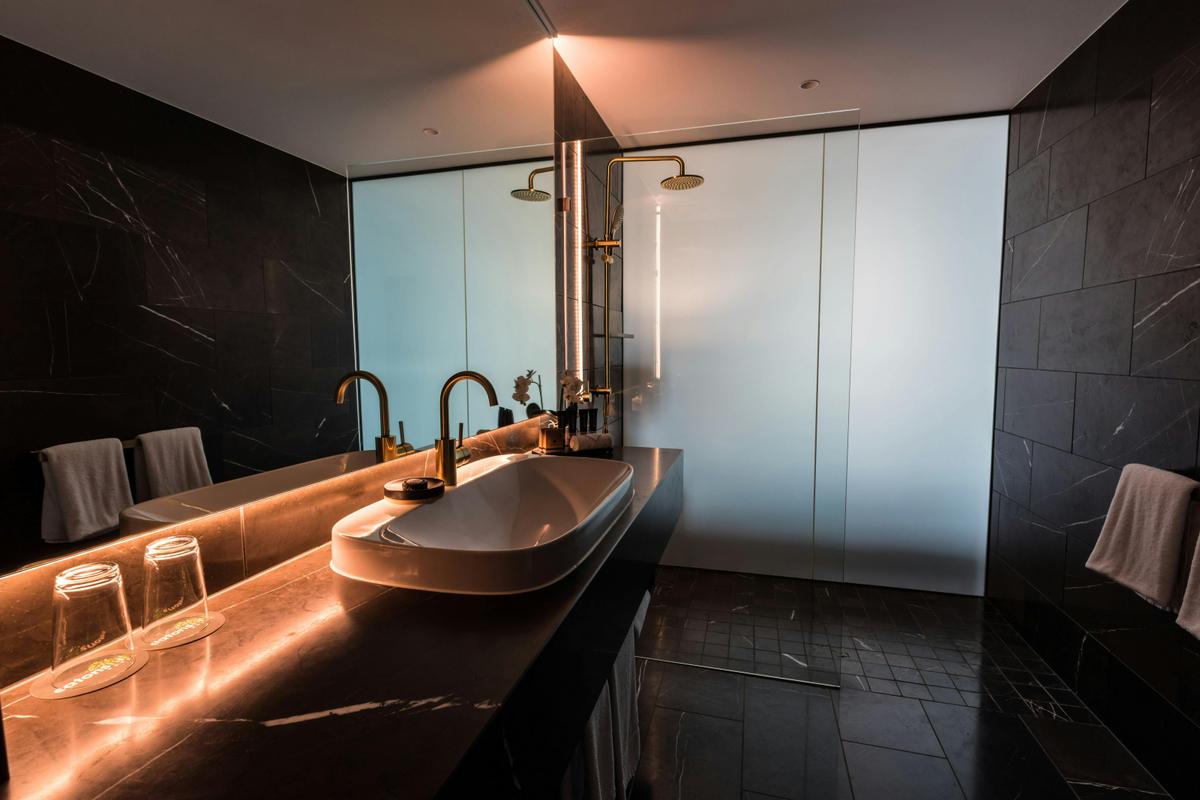 Corner Suite
