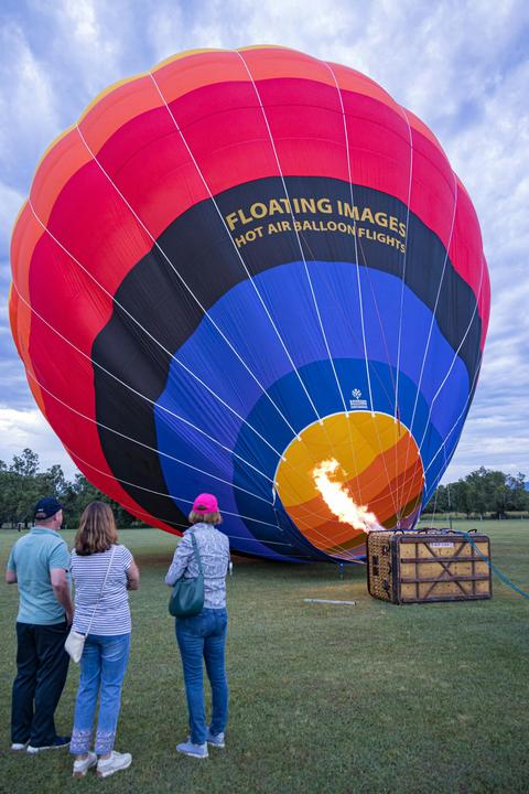 Exclusive private ballooning experience, small group charter flight: 2 to 4 passengers.