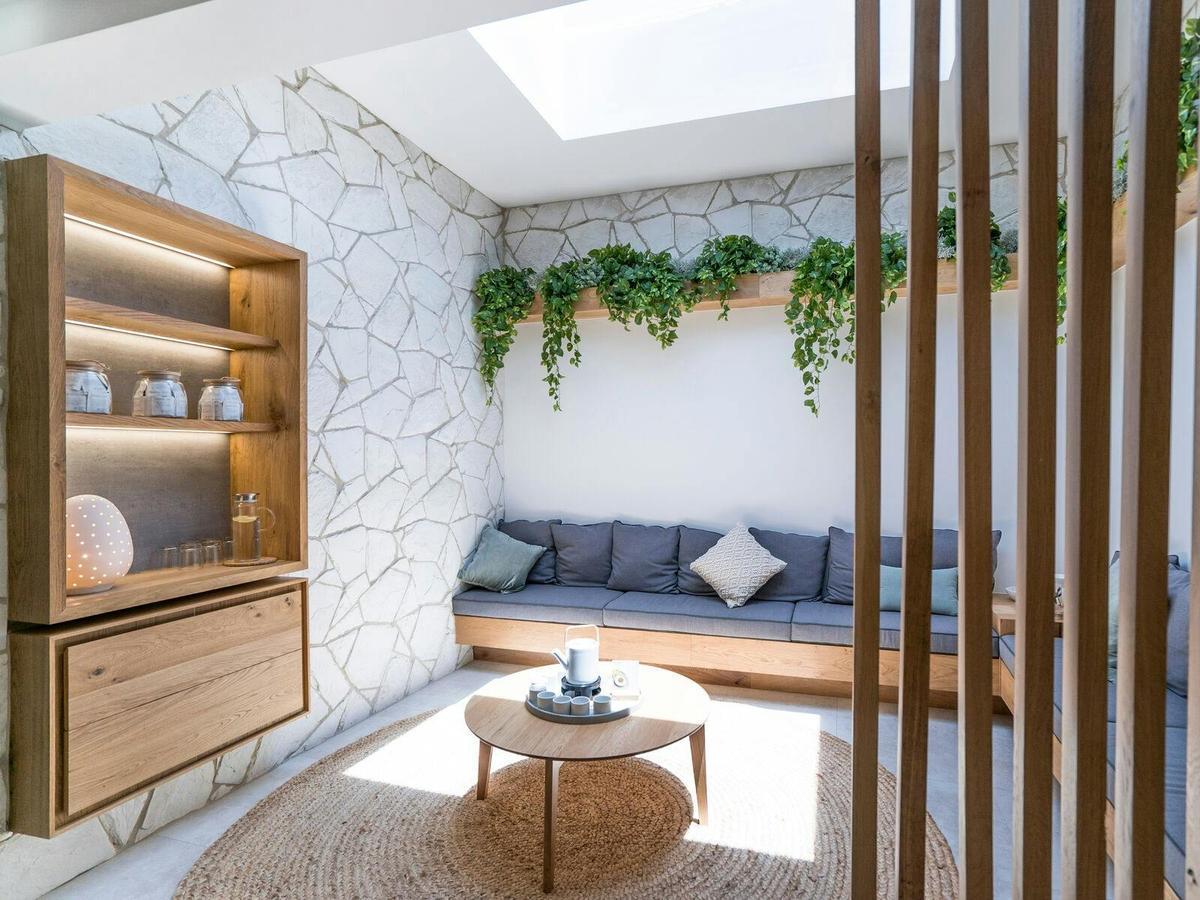 Spa lounge