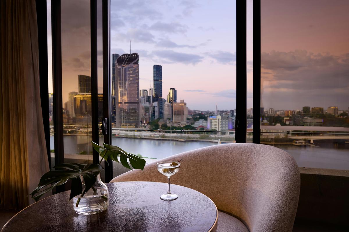 Premium River City Suite