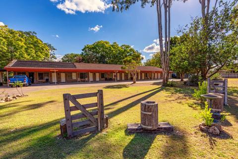 Esk Caravan Park &  Brisbane Valley Rail Trail Motel
