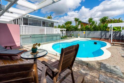 Family Home With Pool And Guest House
