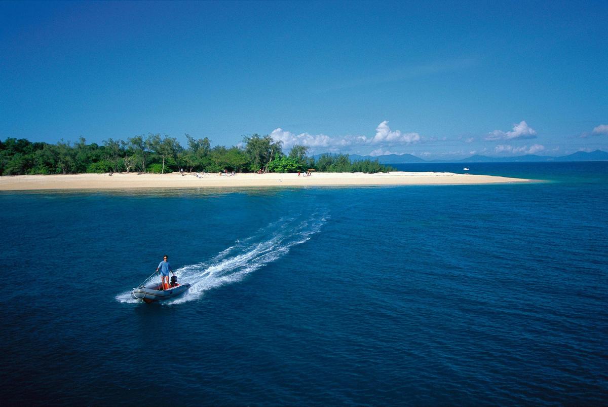 Boating around the Frankland Island Group National Park