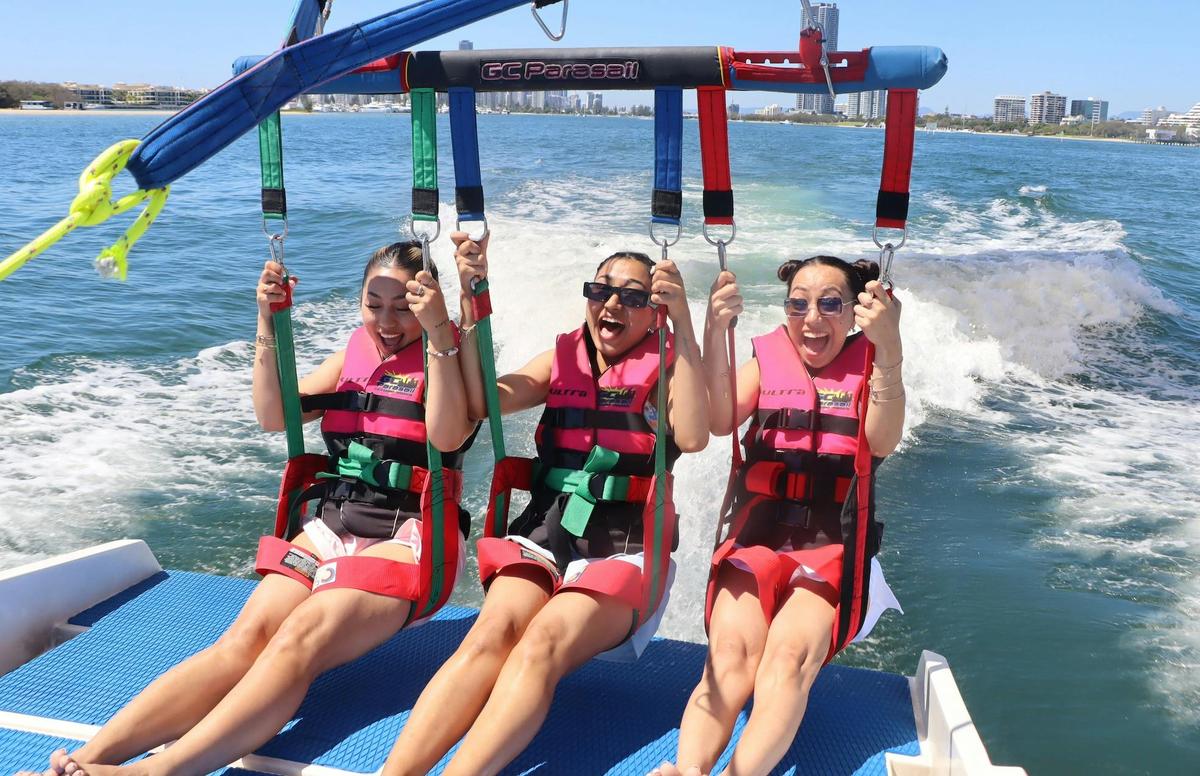 Triple Parasail