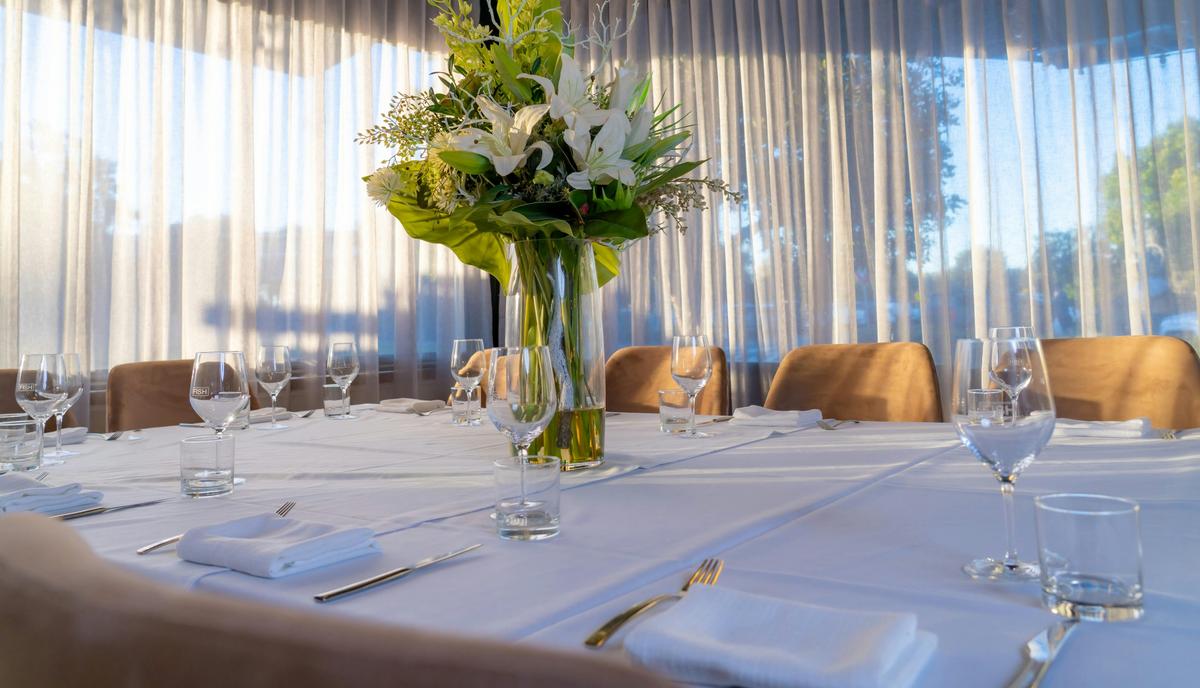 Casual elegance dining
