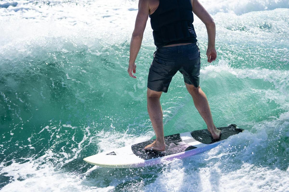 Gold Coast Wake Boat Hire enjoying the epic wave our Super Air Nautique puts out.