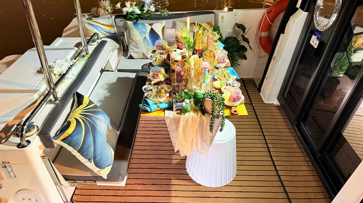 Floating Picnic