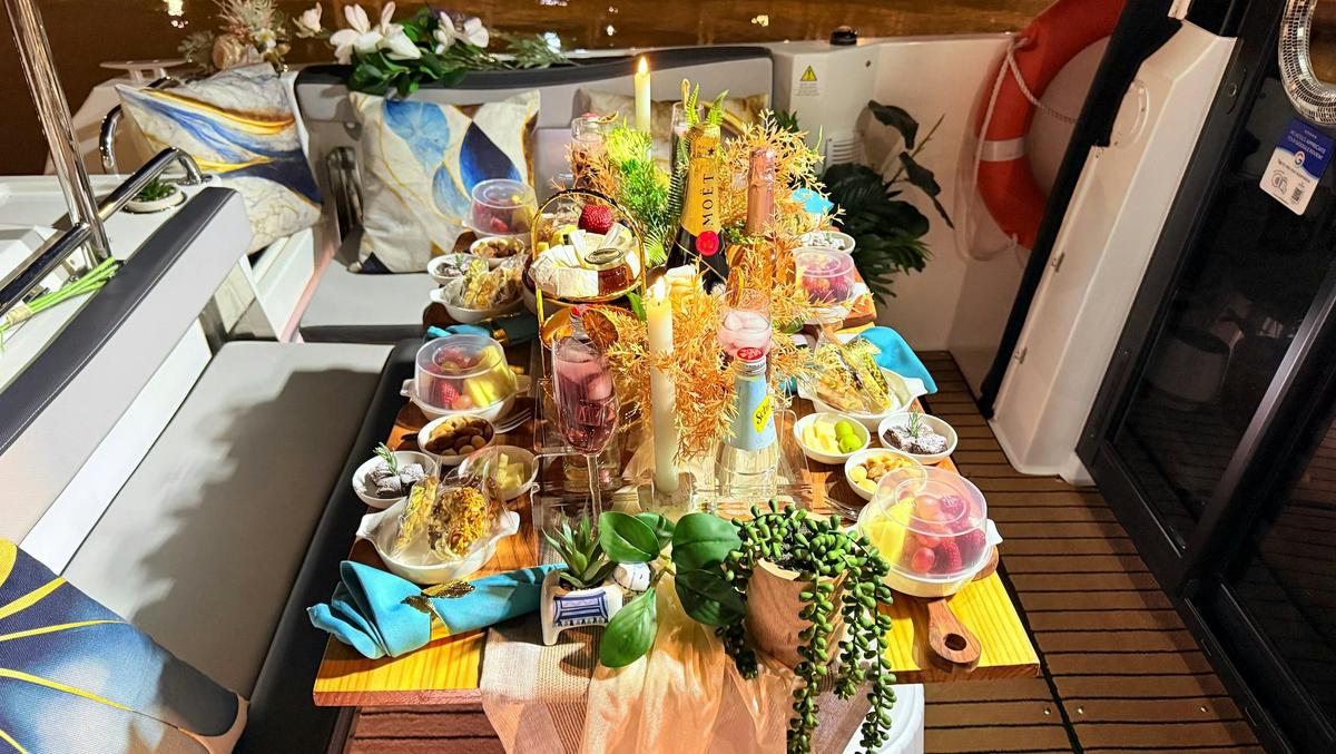 Floating Picnic Signature Table Setting with options