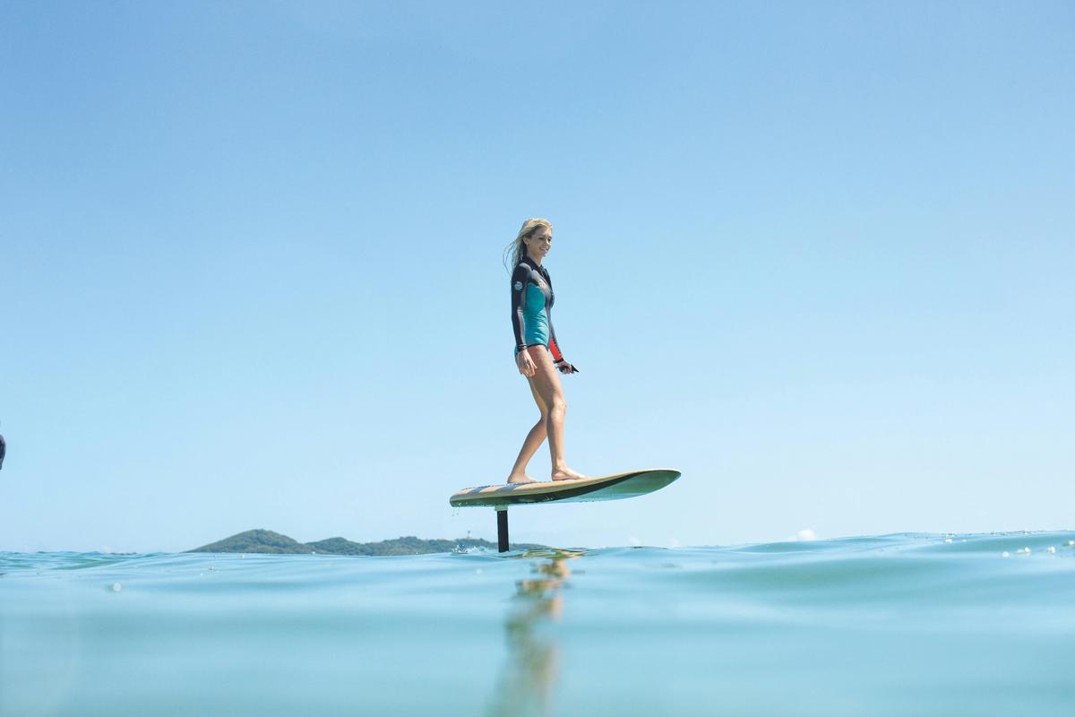 eFoiling lady Fliteschool Noosa