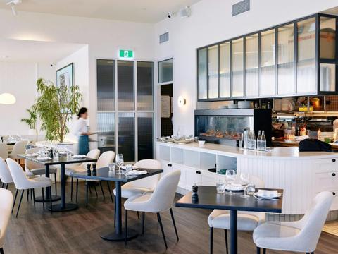 Fosh Bar and Restaurant