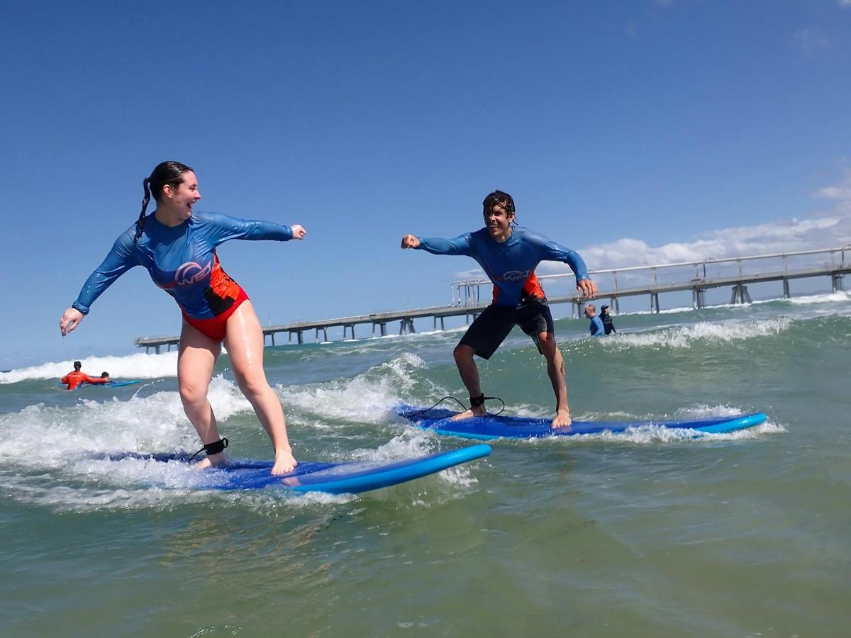 Party wave!
