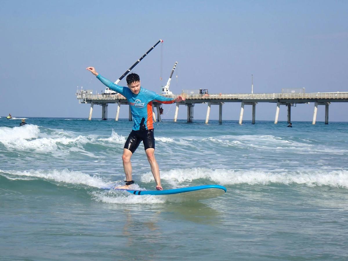 Two hour Beginner Surf Lesson (Ages 13+)