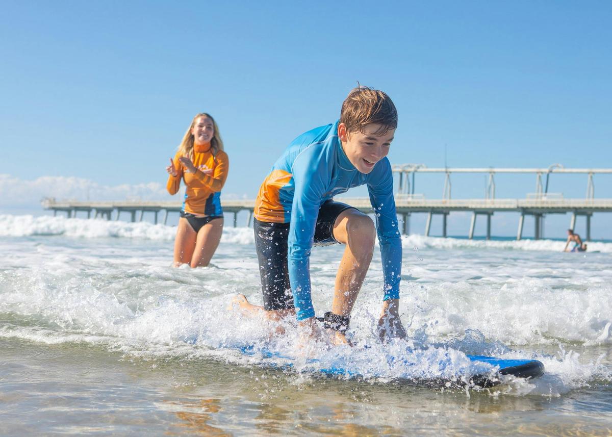 Kids beginner surf lesson (6-12 years)