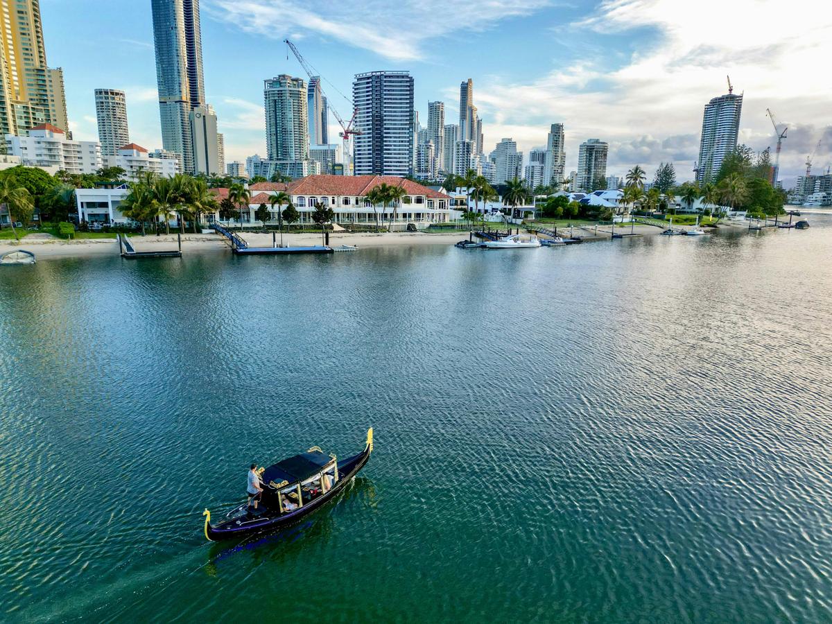 1-2 hour private Gondola cruise