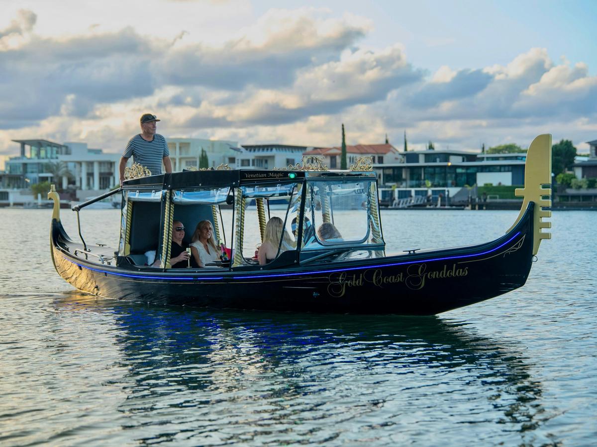 1-2 hour private Gondola cruise