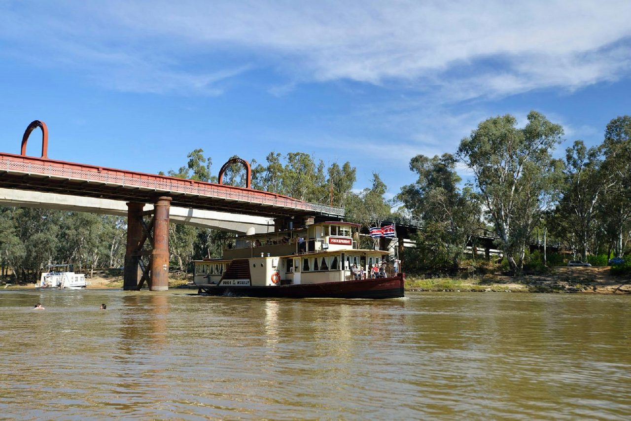 Paddlesteamer sailing past the Moama Beach