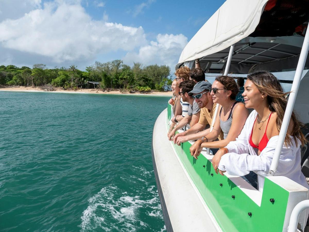 Frankland Islands All Inclusive Day Tour