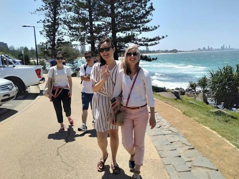 Gold Coast Currumbin Wildlife Sanctuary & Burleigh Heads Private Tours (8 hours)