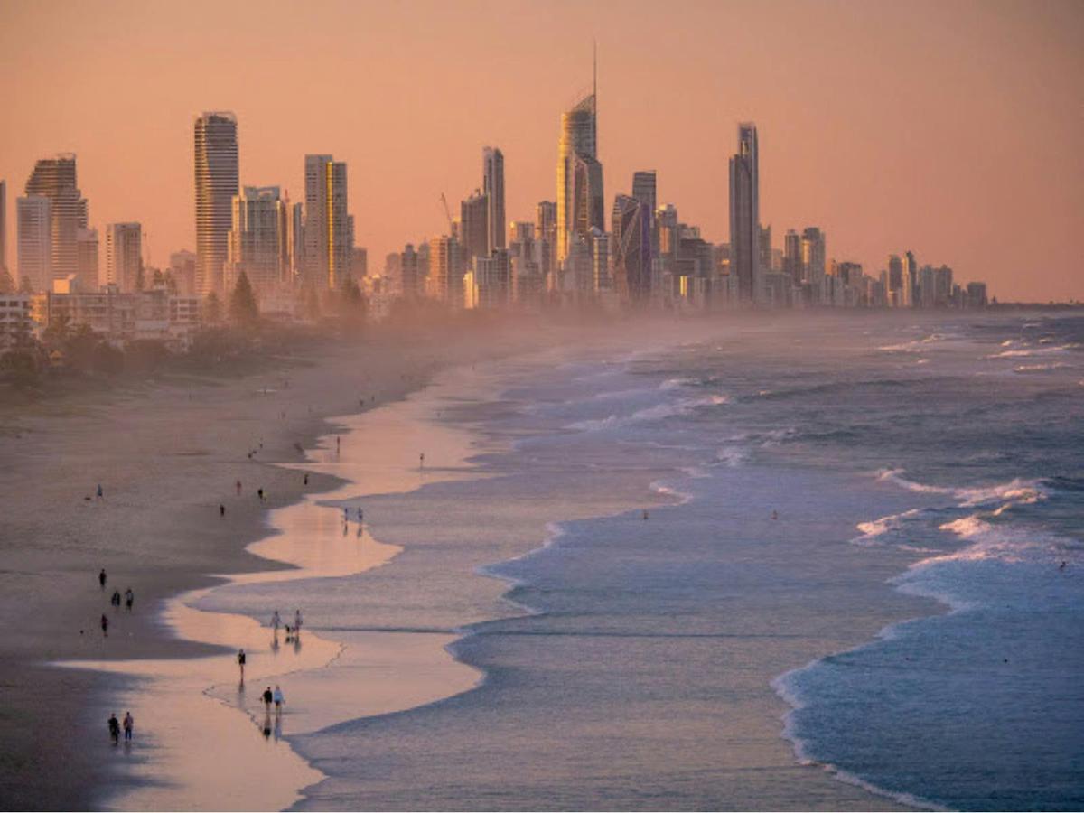 Gold Coast Currumbin Wildlife Sanctuary & Burleigh Heads Private Tours (8 hours)