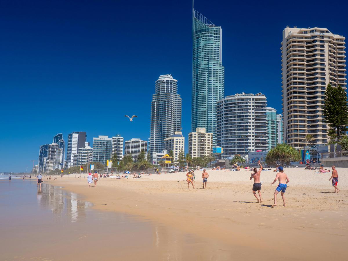 Gold Coast Currumbin Wildlife Sanctuary & Burleigh Heads Private Tours (8 hours)