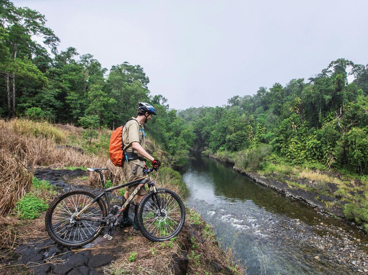 Mountain bike for 8km along the Goldfied trail.